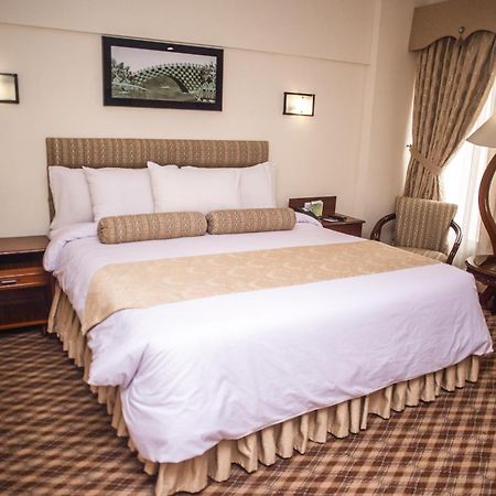 Mehran Hotel Karachi Esterno foto