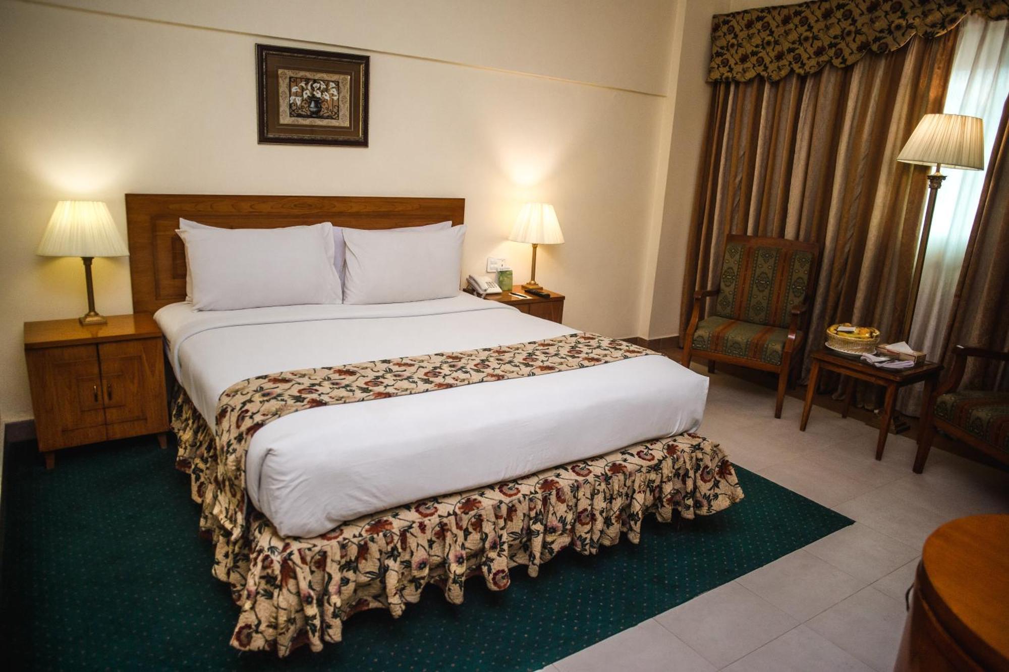 Mehran Hotel Karachi Esterno foto