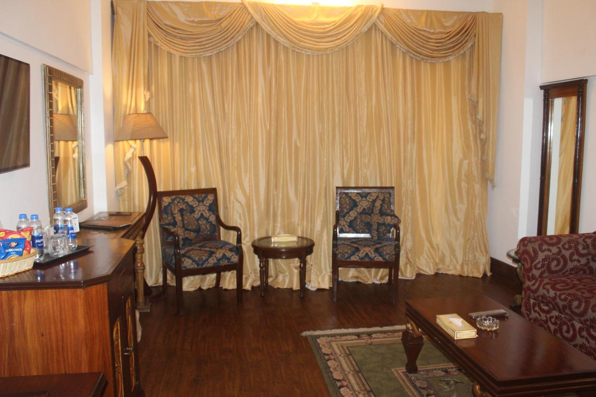 Mehran Hotel Karachi Esterno foto