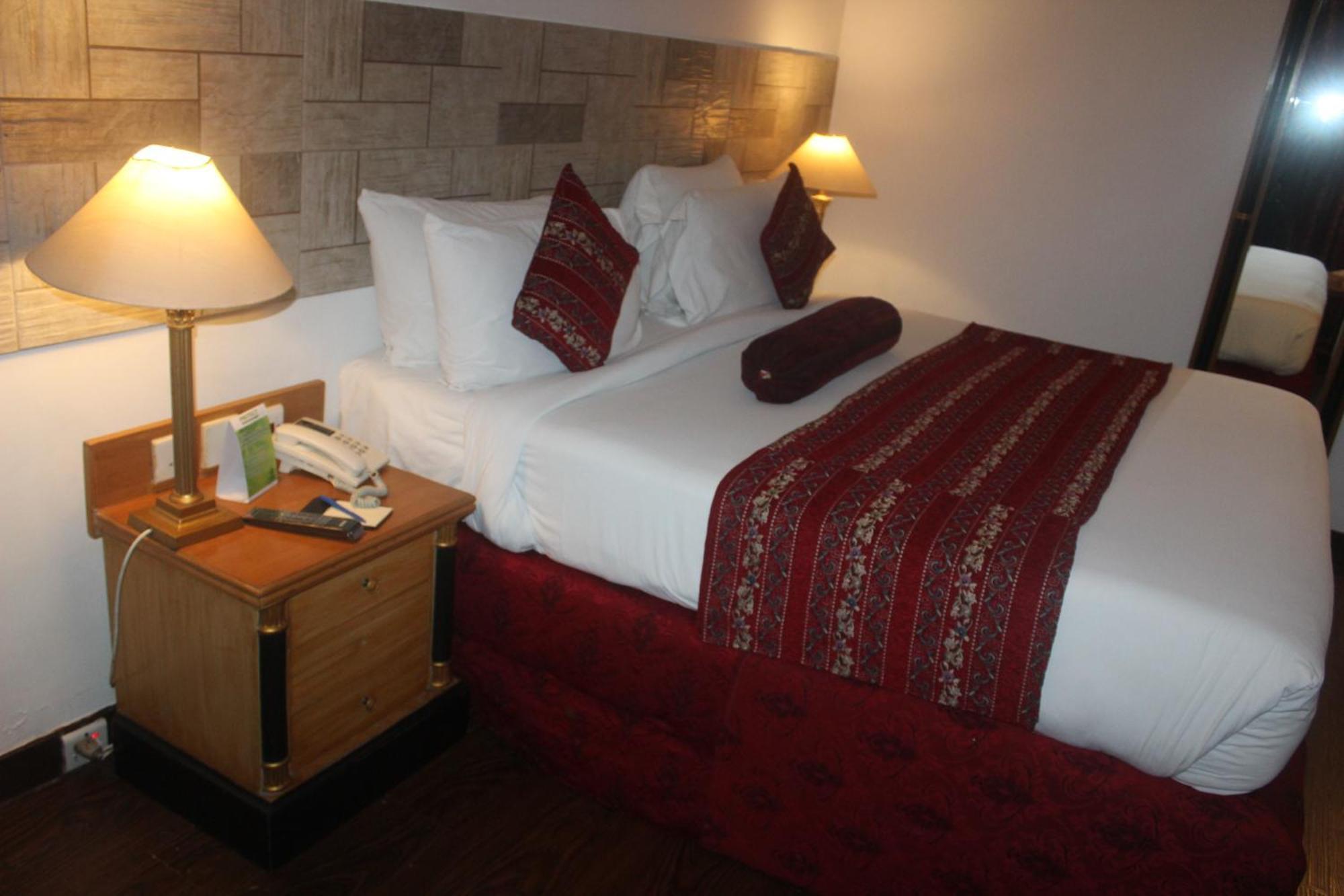 Mehran Hotel Karachi Esterno foto
