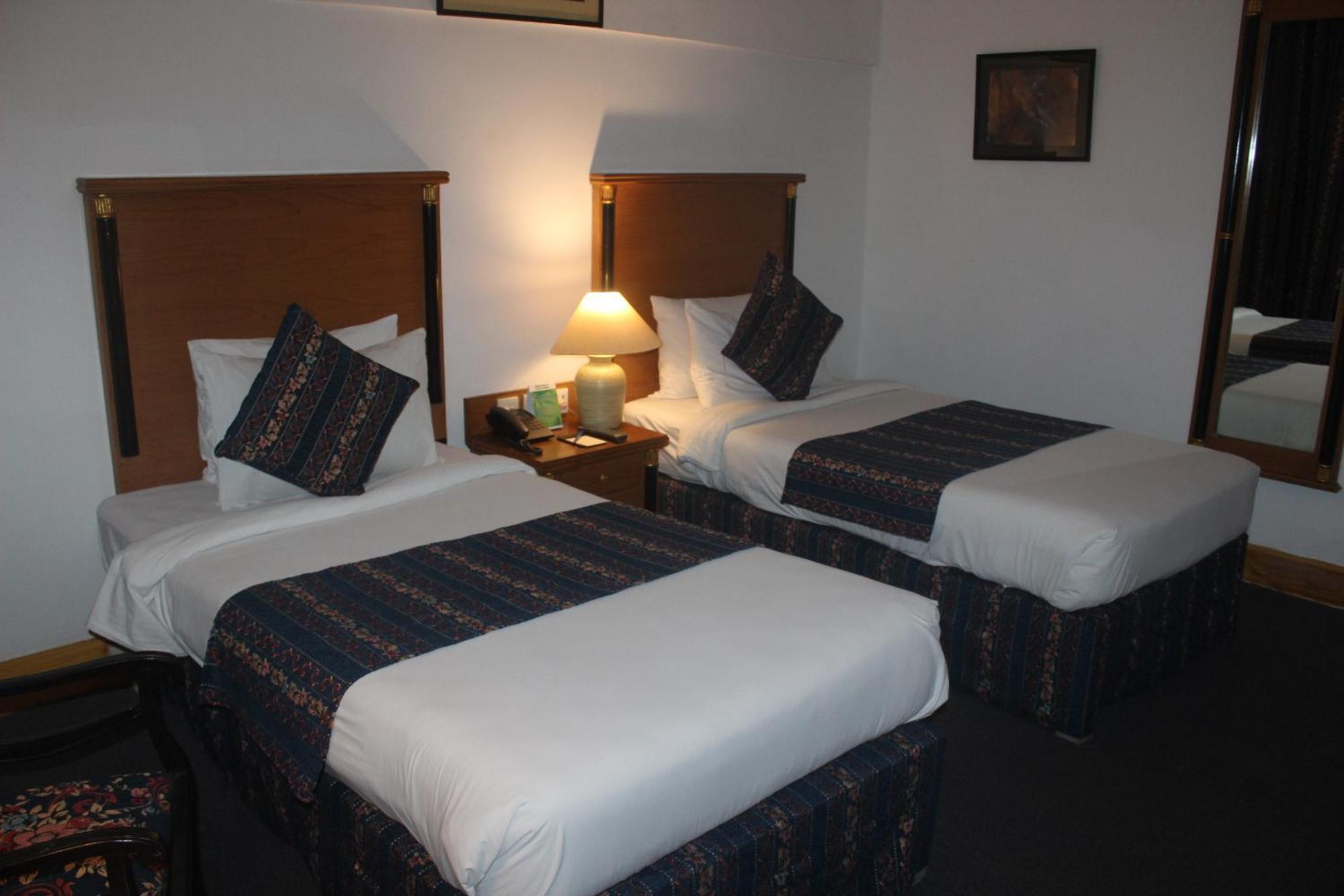 Mehran Hotel Karachi Esterno foto
